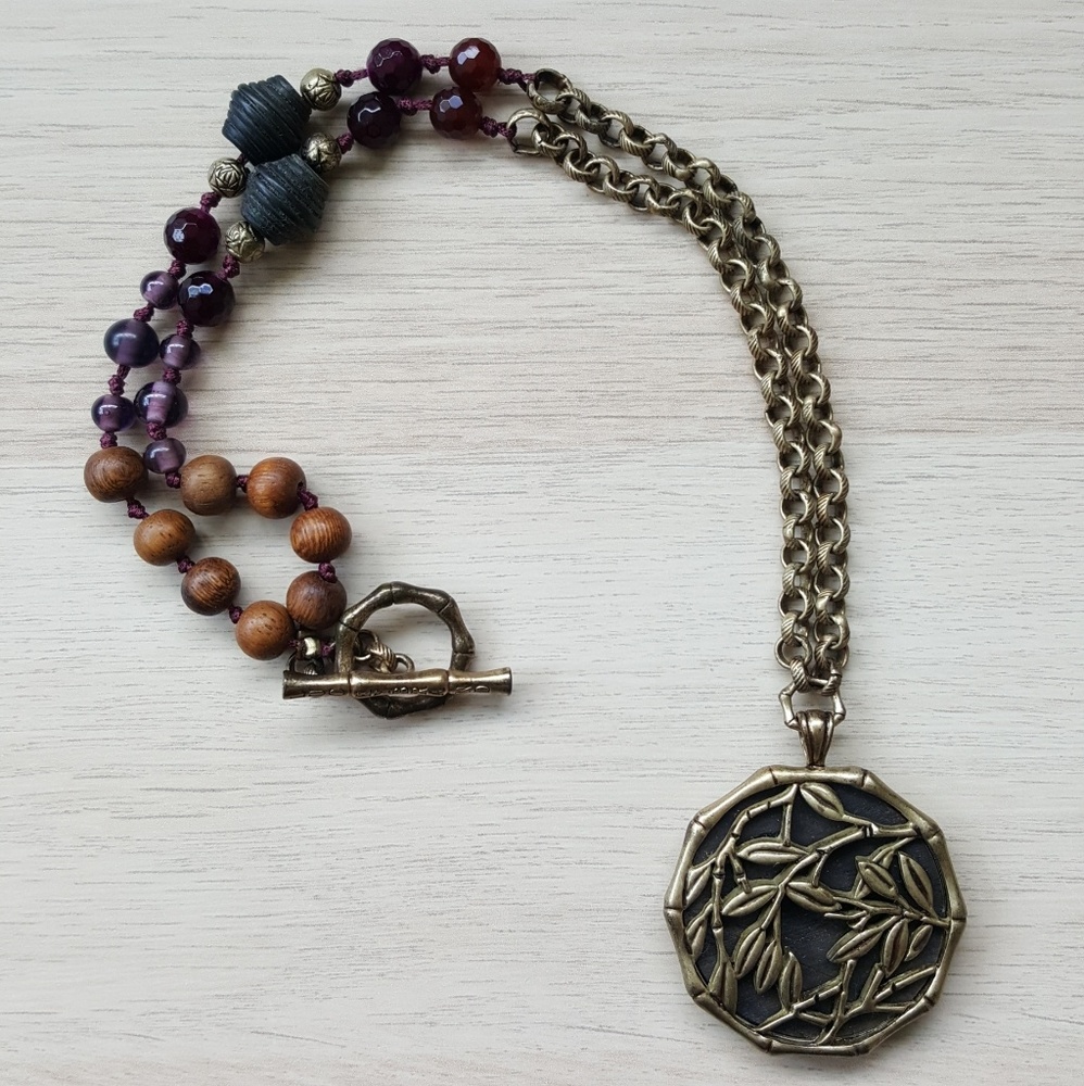 Stylish reversible necklace